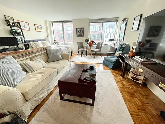 Rented by Tabak Real Estate | media 10