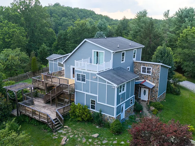440 Aurora Ln — Photo 16