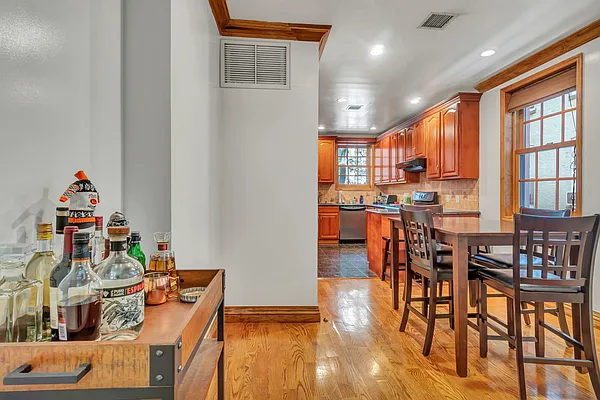 Rented by Avi Nash Associates | media 24