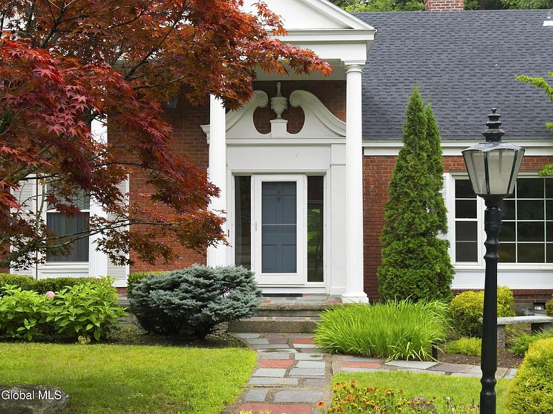 3rd image of 7 Macaffer Drive