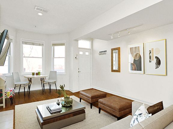 2nd image of 1423 W Oakdale Ave #G-1
