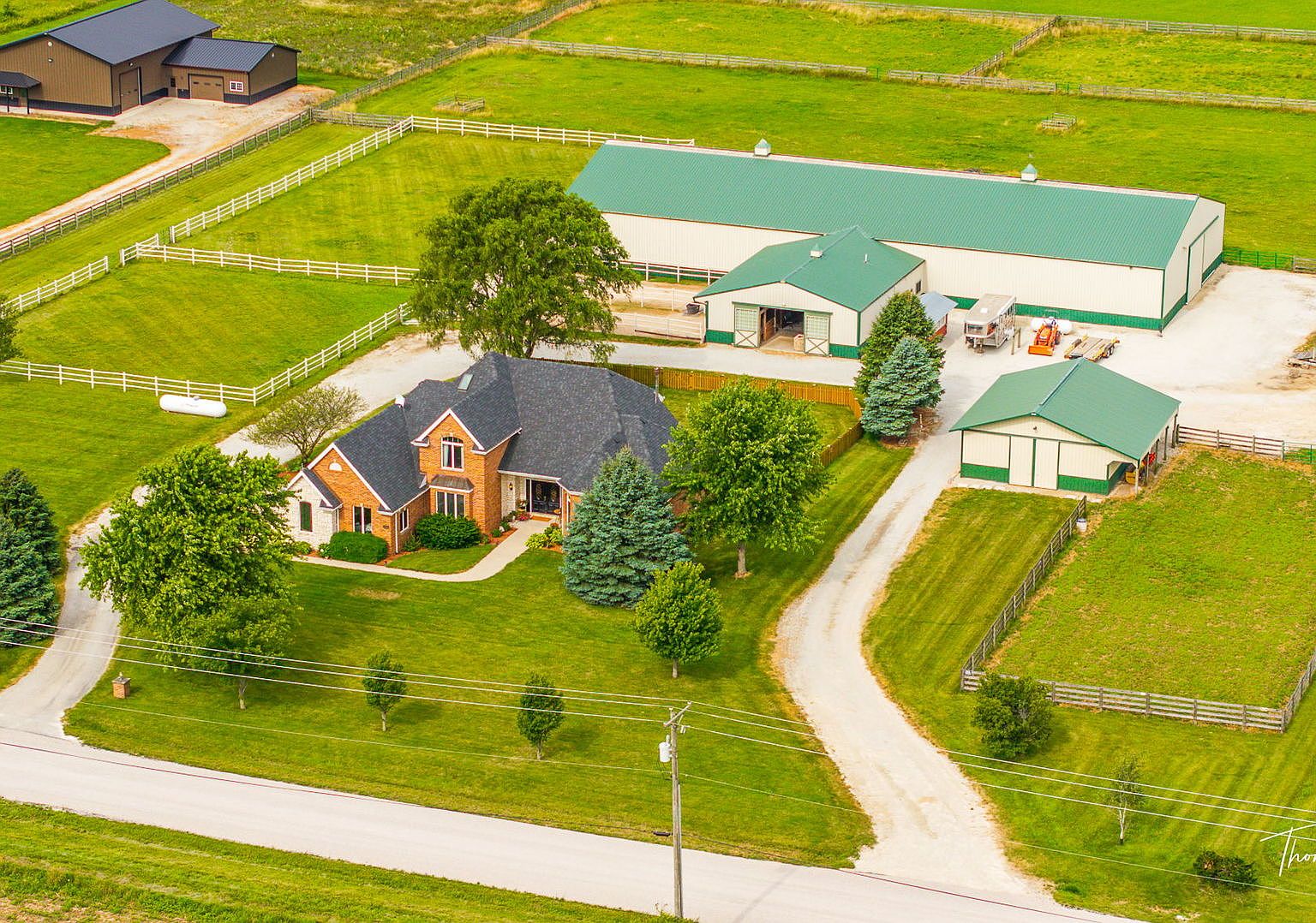 m*i様 house on the hill 100size One Sioux Falls house tops sales at $2M, another is sold for