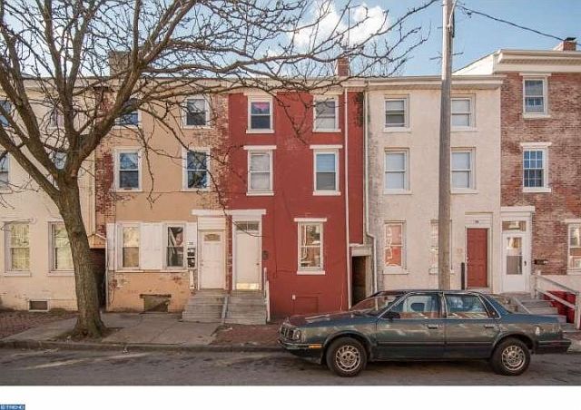 2nd image of 36 E Chestnut St