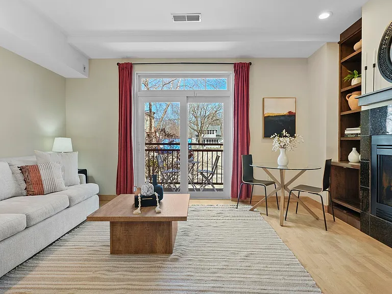 1037 Williamson St #107 — Photo 2