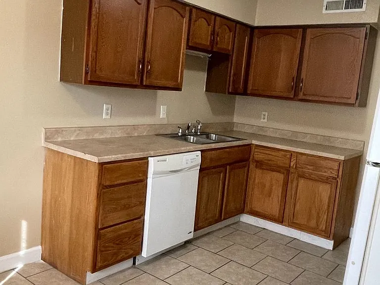 295 E Chris Dr — Photo 1