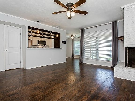 4th image of 4018 Towngate Blvd