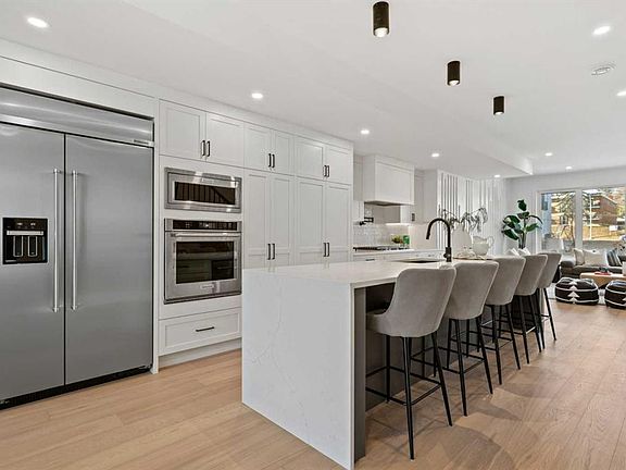 4th image of 2518 W 16b St SW