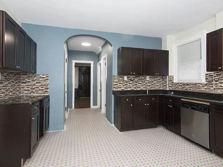 131 Hawley St — Photo 11