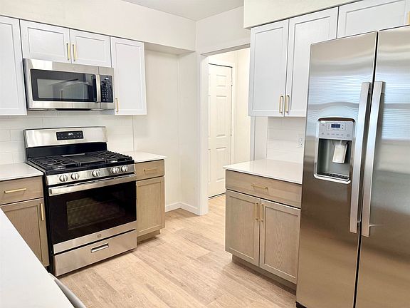 4th image of 3867 Cedar Terrace Dr