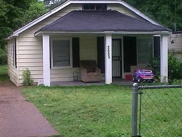 2nd image of 2552 Steele St