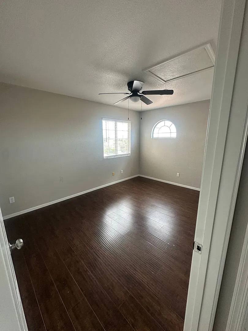 4 bedroom, 3 car garage. Bed and bath downstairs. No Carpet, Recent renovation — Photo 4
