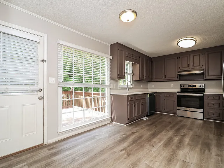 2981 Sutton Dr SW — Photo 11