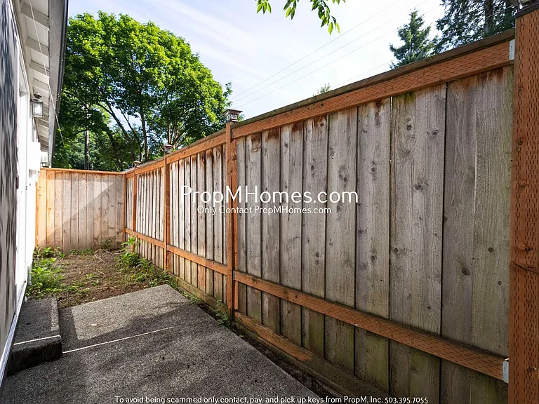 2218 SE Tacoma St — Photo 16