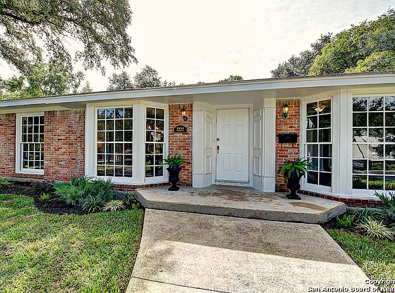 2nd image of 3222 Albin Dr