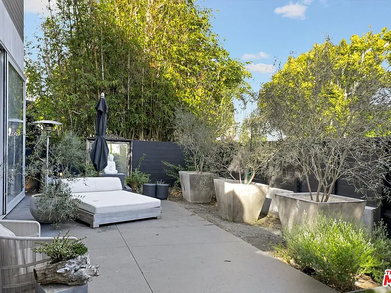 2425 Clement Ave — Photo 5