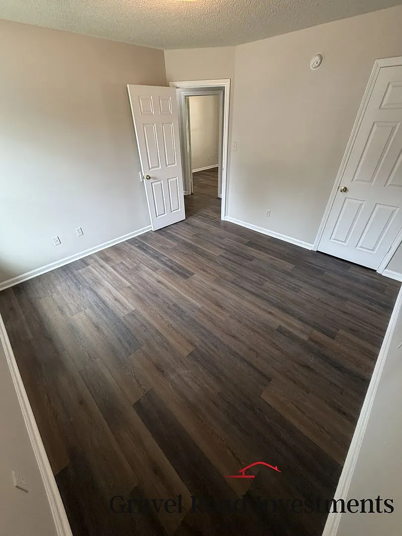 Freshly Updated 3 Bedroom, 1 Bathroom Home — Photo 4