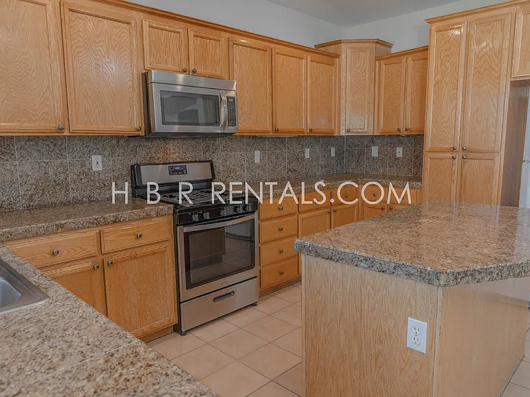2417 Veneto Ln — Photo 10