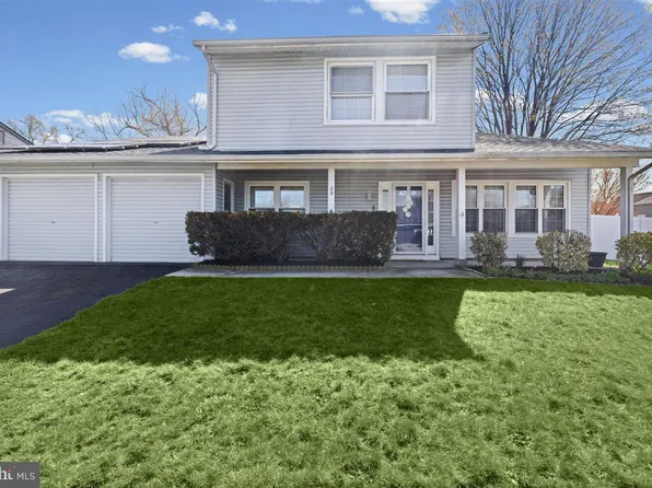 23 Pinewood Ln, Sicklerville, NJ 08081