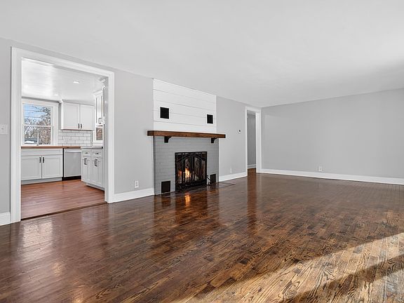 5th image of 1411 N Wabash Ave