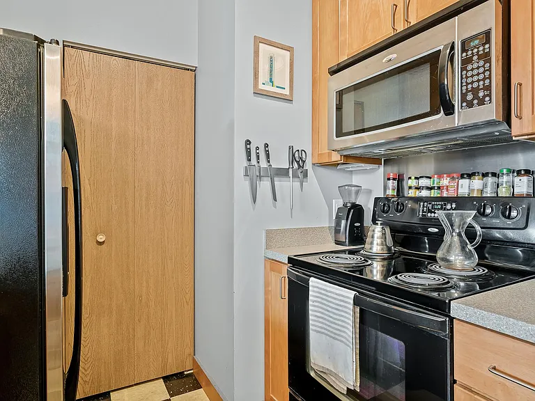 215 7th St NE #301 — Photo 7