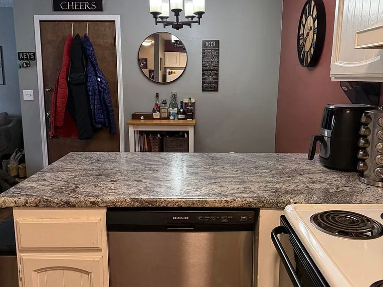 228 Woodridge St #4 — Photo 4
