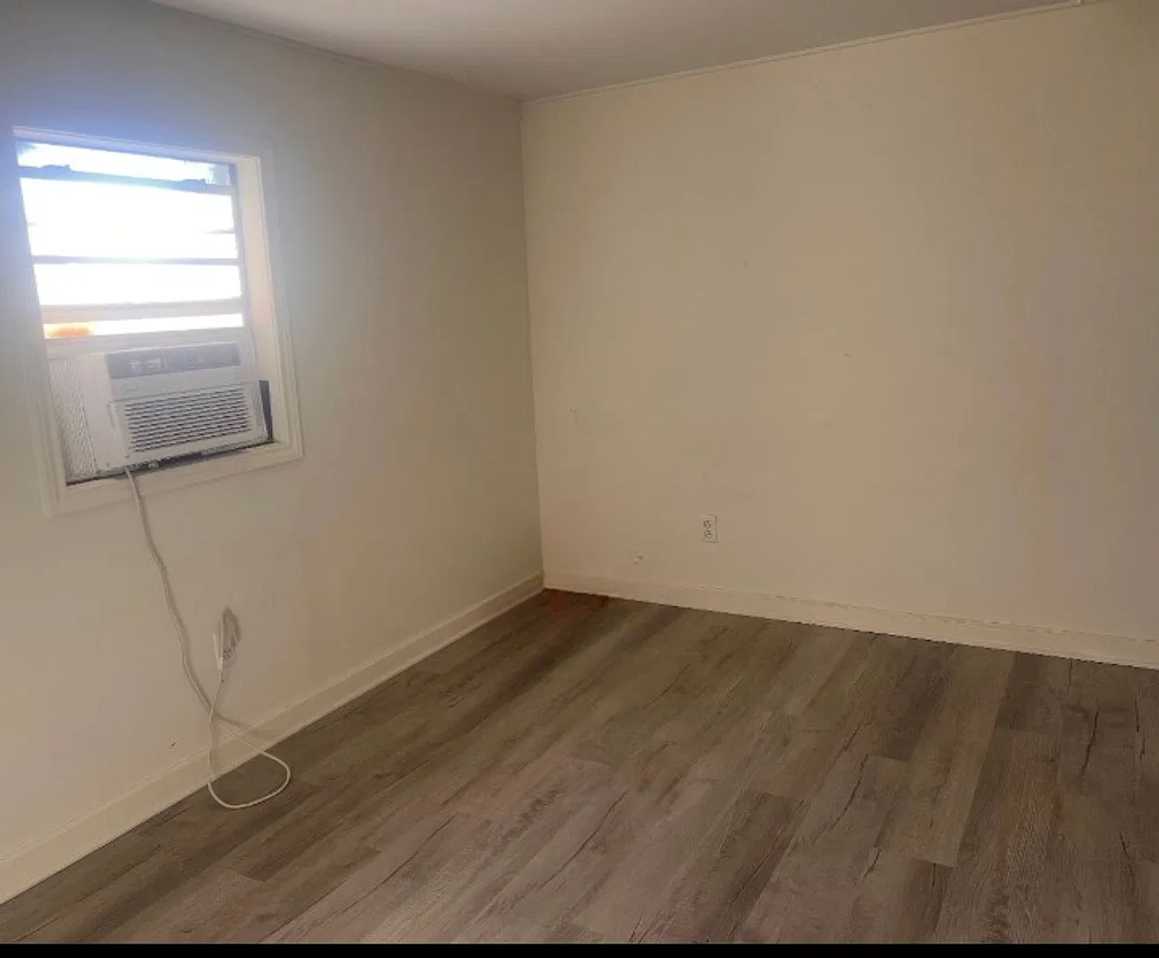 1 bedroom, 1 bathroom house available — Photo 2