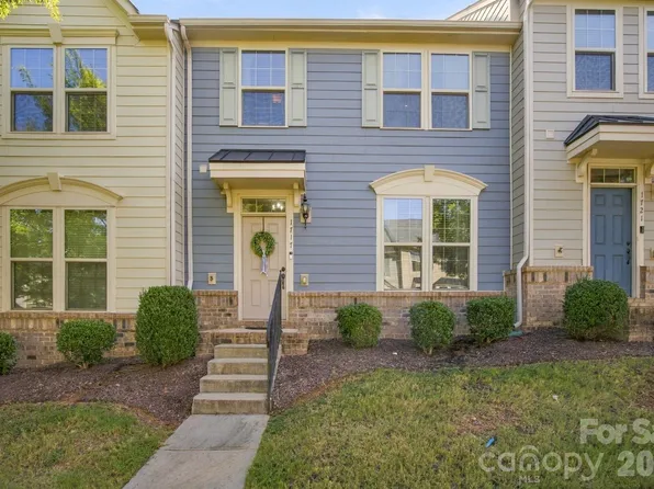 1717 Fleetwood Dr, Charlotte, NC 28208