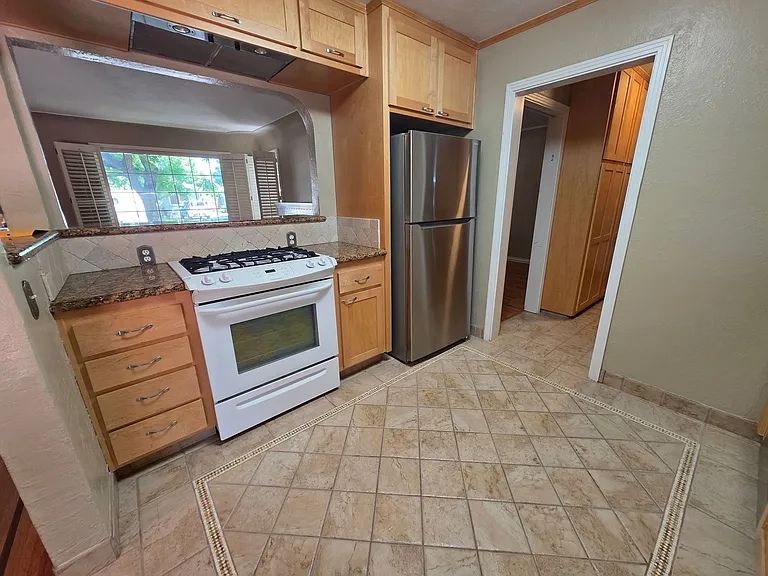 221 Oakshire Ave — Photo 13