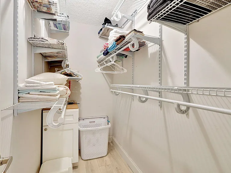 825 E Normandy Trl #R — Photo 17