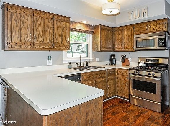 3rd image of 1011 Valencia Dr