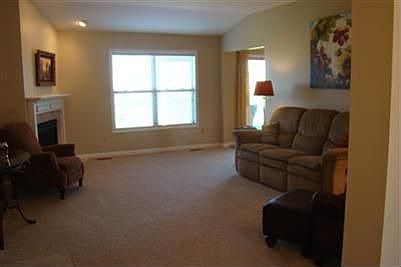 4th image of 1140 Edgewater Dr