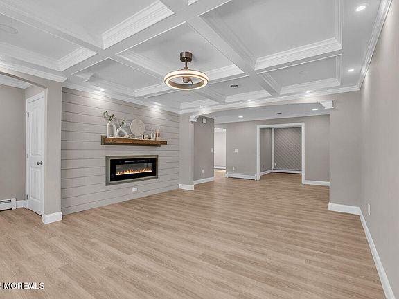 3rd image of 33 Brookfield Court