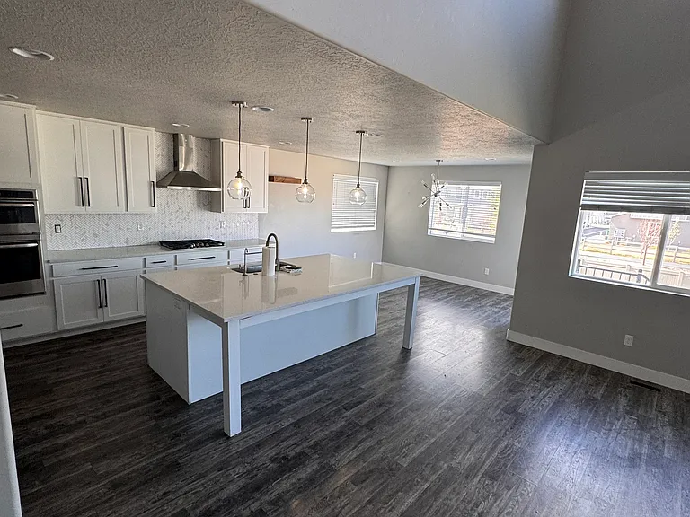 15146 S Cantle Dr — Photo 2