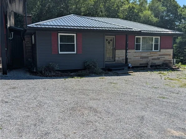 302 Apple St, Weedville, PA 15868