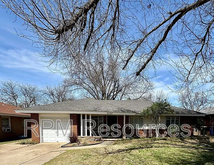 2137 Barclay Rd — Photo 1