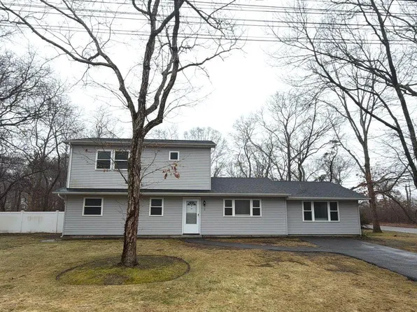 2 7th Street, Center Moriches, NY 11934