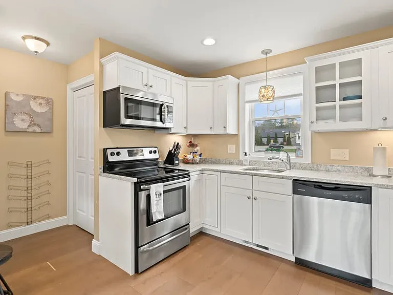 45 Post Rd #11 — Photo 3