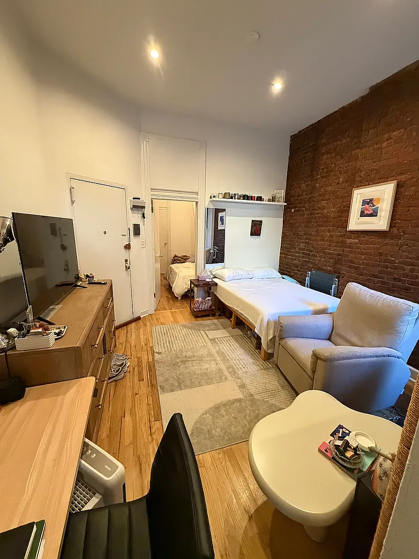 194 Court Street — Photo 4