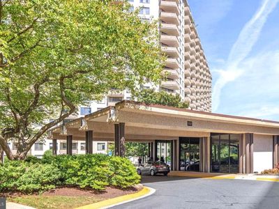 5225 Pooks Hill Rd APT 621N, Bethesda, MD, 20814