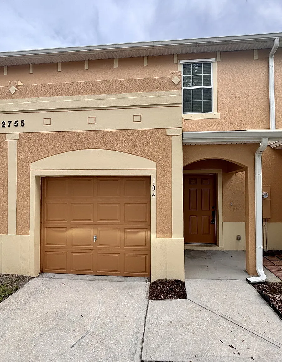 3 bed, 2.5 bath, 1548 sqft, $2,000 — Photo 1