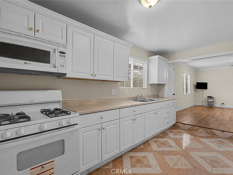 18621 Bryant St #2 — Photo 3