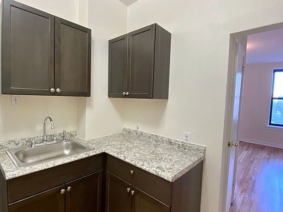 2nd image of 320 E 59th St APT 3B