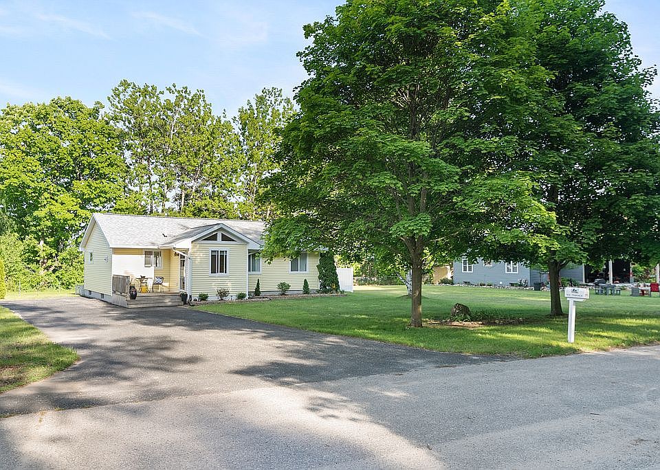 102 Terrace St, Charlevoix, MI 49720 Zillow