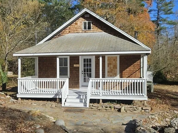 91 Holmes St, Halifax, MA 02338