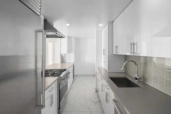 Rented by Douglas Elliman | media 7