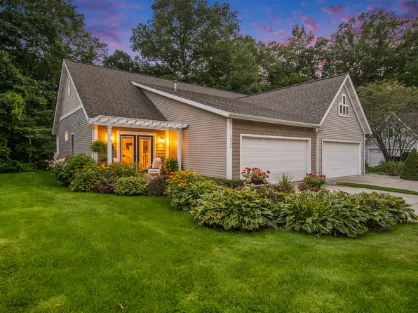 19093 Gildner Creek Ct, Spring Lake, MI 49456