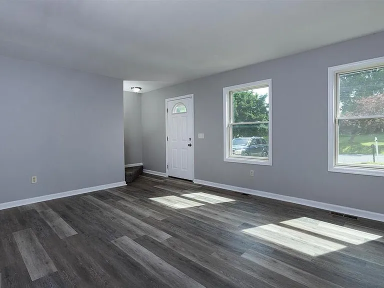 1041 Oberlin Rd — Photo 37