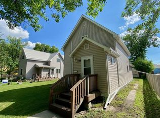 307 N 8th St, Grand Forks, ND 58203