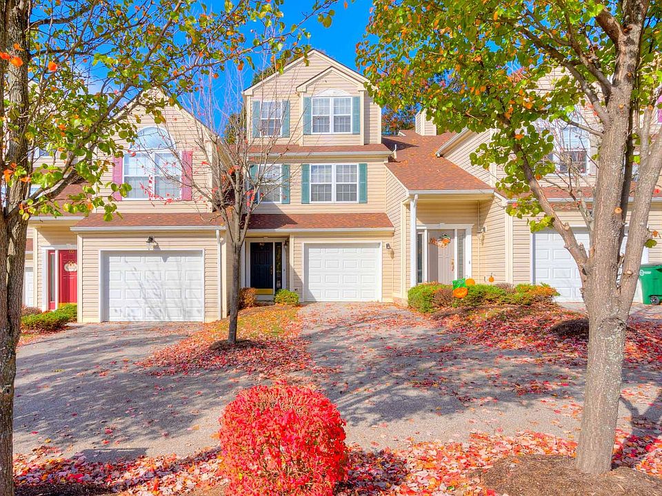 1st image of 300 Huff Heritage Ln