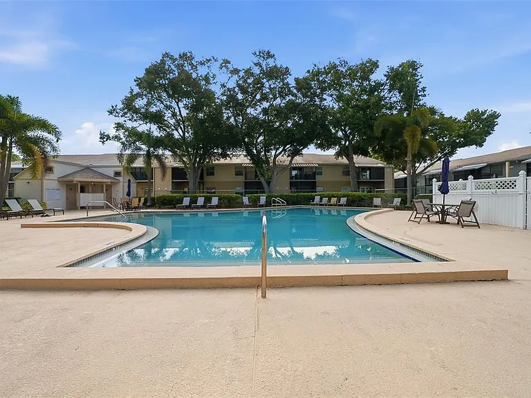 3821 N Oak Dr #J21 — Photo 27